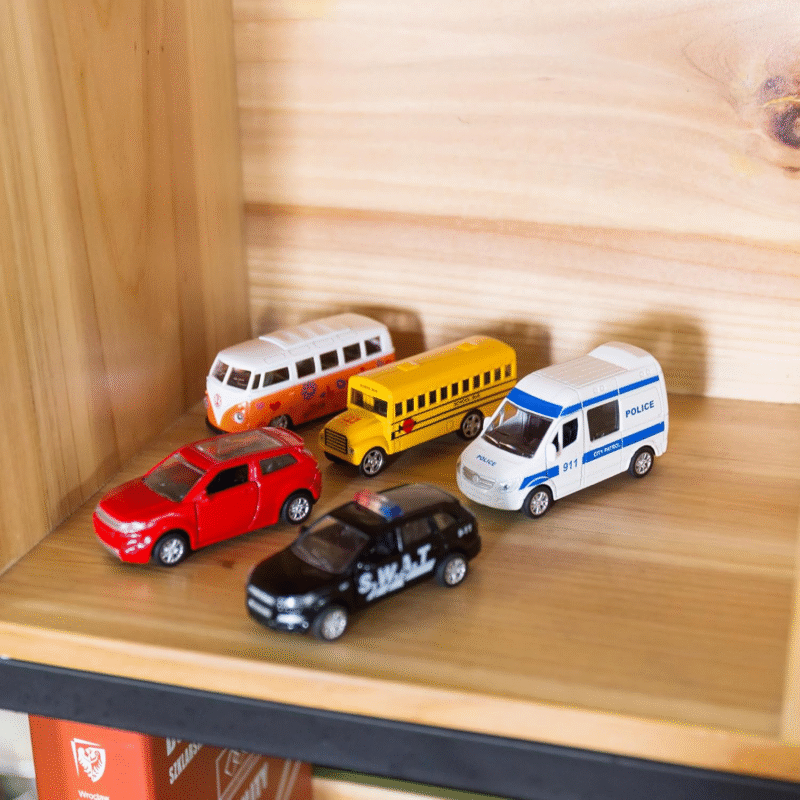 KIDAMI Die-cast Metal Toy Cars Set of 5, Openable Doors, Pull Back Car, Gift Pack for Kids (Official Car) - Image 2